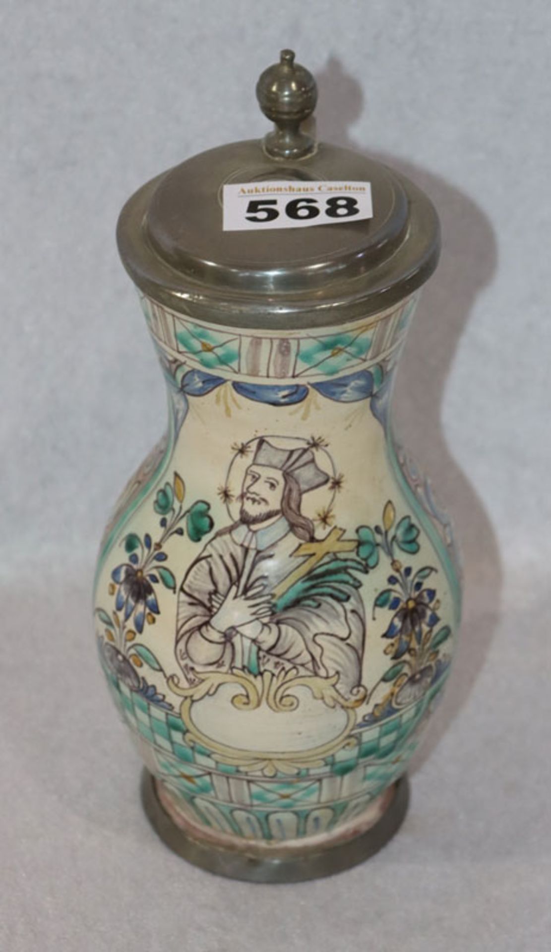 Fayence Henkelkrug mit Zinn-Fuß und Montierung, Heiliger Nepumuk, um 1800, beschädigt und geklebt, H