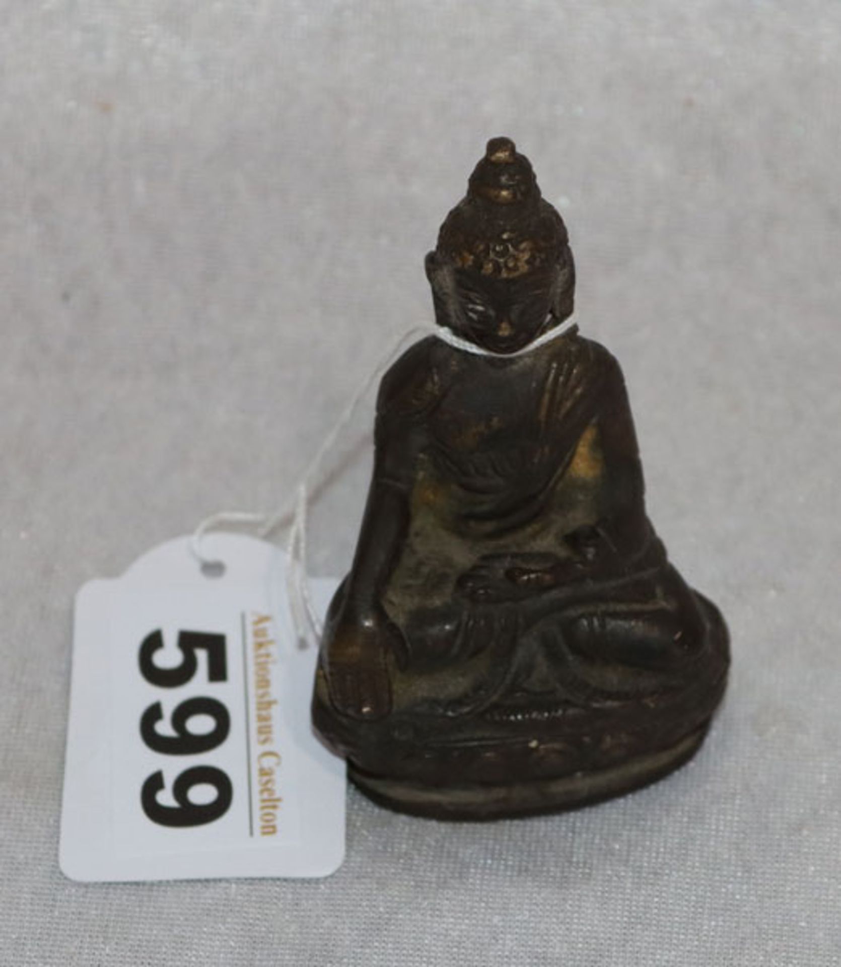 Buddha aus Metall, H 8 cm, Altersspuren