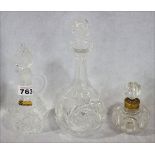 Konvolut: Glas Karaffe, H 27 cm, Glas Rumkännchen, H 21 cm, und Glas Flakon, H 12 cm,
