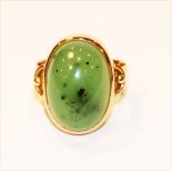 14 k Gelbgold Ring mit Jade, 9,45 gr., Gr. 56
