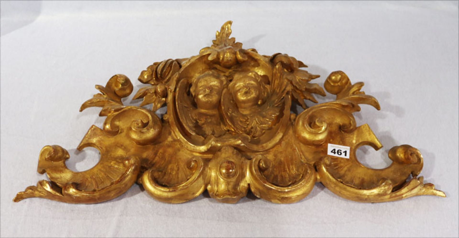 Holz Wandrelief- Supraporta 'Paar Puttenköpfe mit Rocaillen', gold gefaßt, H 40 cm, B 73 cm, teils