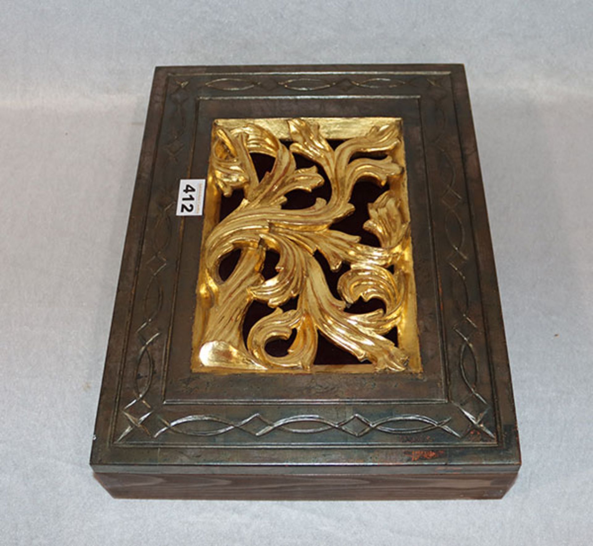 Holz Schlüsselkasten mit goldfarbener Ornamentverzierung, aufklappbar, 39,5 cm x 30 cm, T 8 cm,