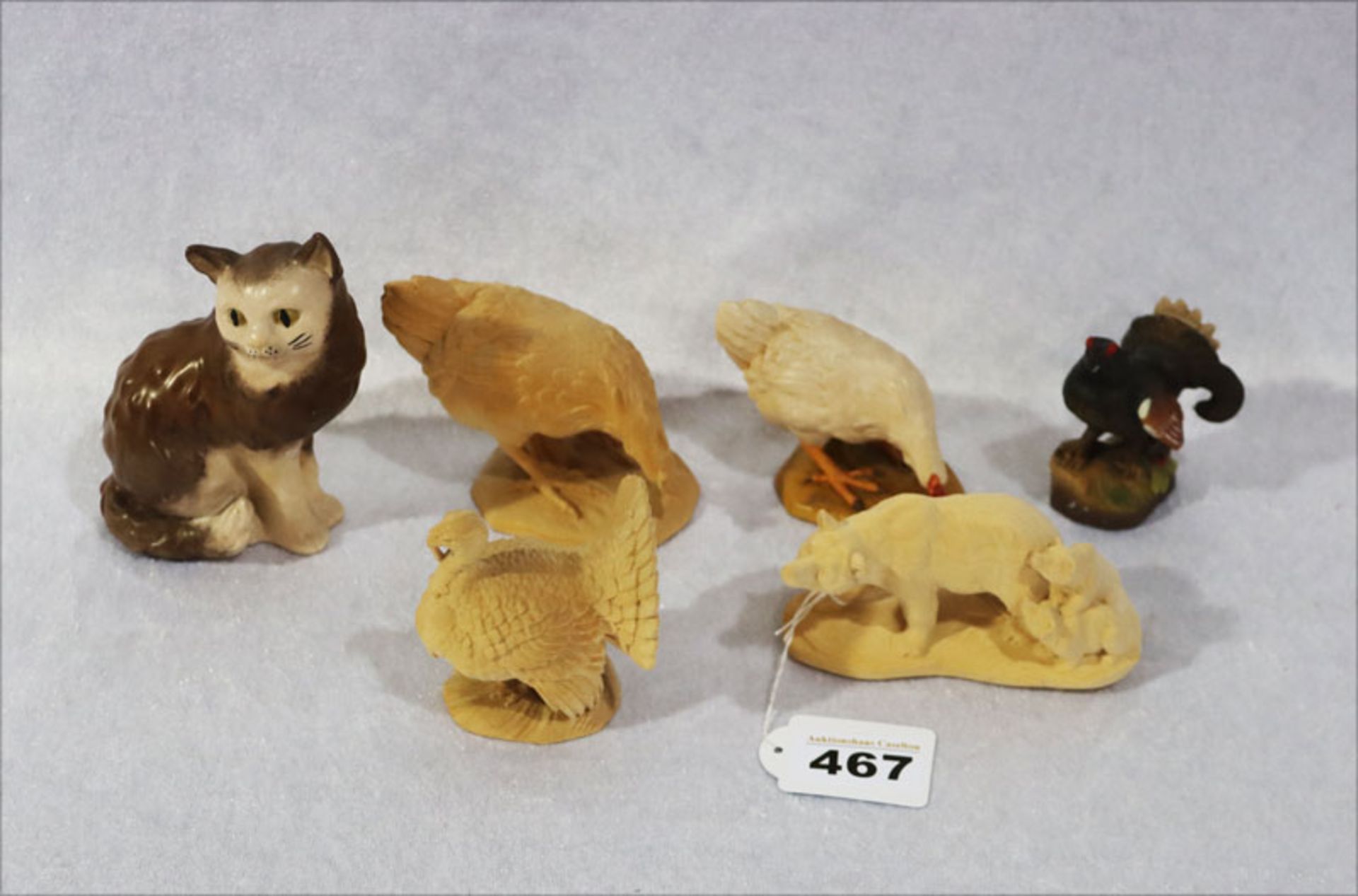 Konvolut von 6 Holz Tierfiguren, 3 davon farbig gefaßt, teils am Boden gestempelt Holzschnitzerei