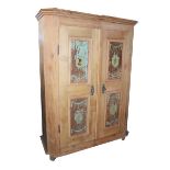 Schrank, Nadelholz, Kassettendekor mit Restbemalung, abgestufter Sims, H 196 cm, B 151 cm, T 58