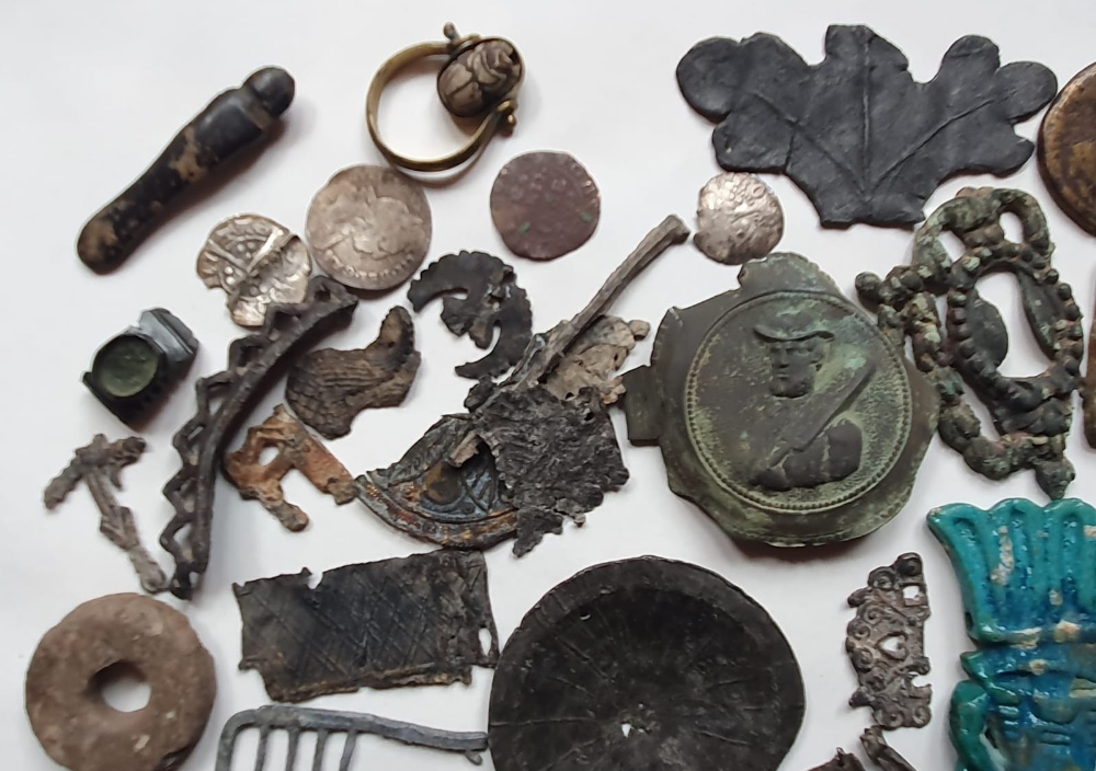 A collection of artefacts, Roman & hammered coins - many appear to have been excavated. - Image 5 of 5