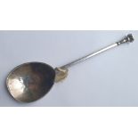 A Charles I silver seal top spoon - London 1640, 6.3".