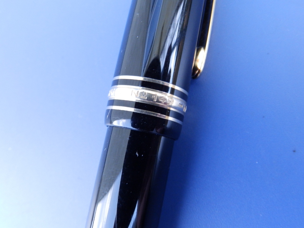 A Montblanc Meisterstuck No.149 presentation fountain pen with 18K bi-colour 4810 nib, the cover - Image 3 of 5