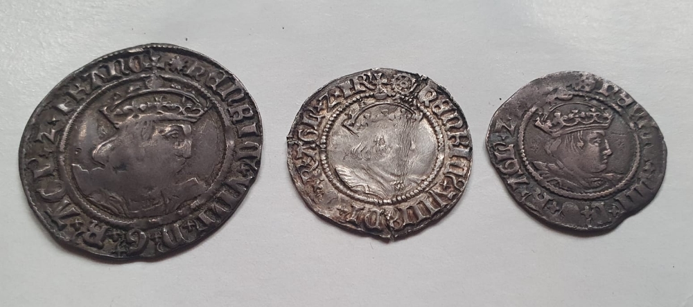 A Henry VIII groat and two half groats. (3) - Image 2 of 4