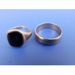 A 9ct signet ring and a 9ct wedding band. (2)
