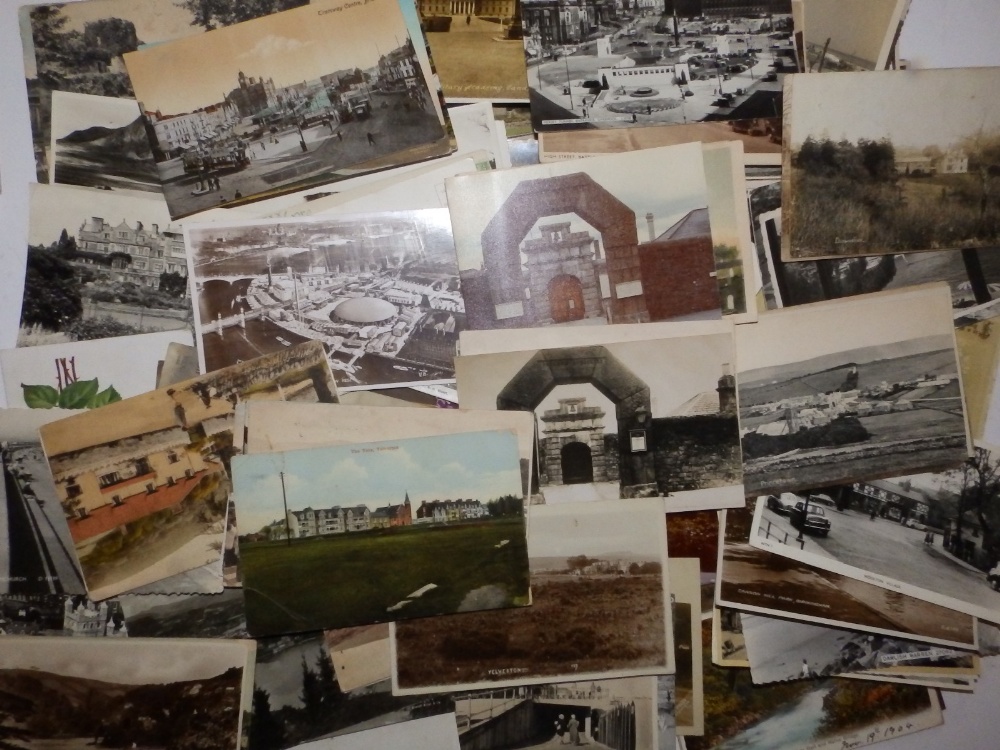 A collection of approximately 400 postcards - mainly early 20thC. - Image 5 of 5