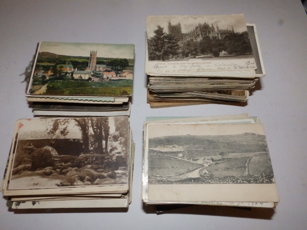 A collection of approximately 400 postcards - mainly early 20thC.