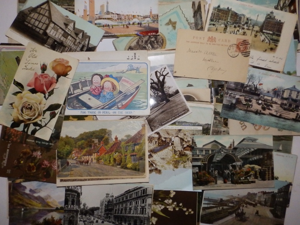 A collection of approximately 400 postcards - mainly early 20thC. - Image 3 of 5