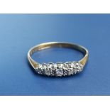 A small five stone graduated diamond ring - 18ct & PLAT. Finger size O.