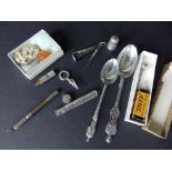 A Chester silver thimble, a Sterling golf tee pencil, napkin clip and other small items.