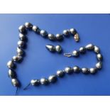 A Tahitian pearl necklace with 585 yellow metal clasp, comprising 30 graduated pearls, the largest