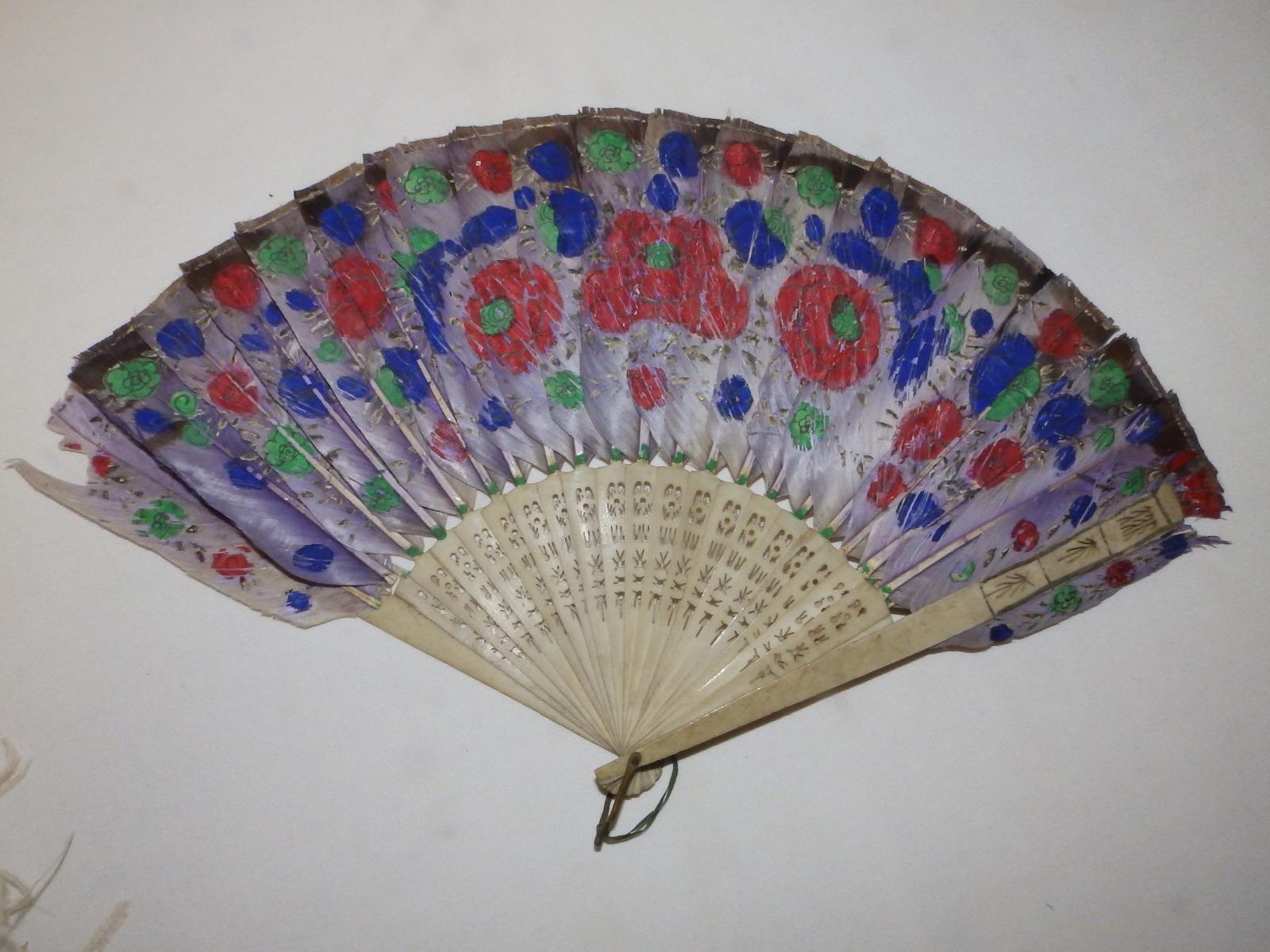 An early 20thC painted feather & bone fan, together with an ostrich feather fan. (2) - Image 3 of 3