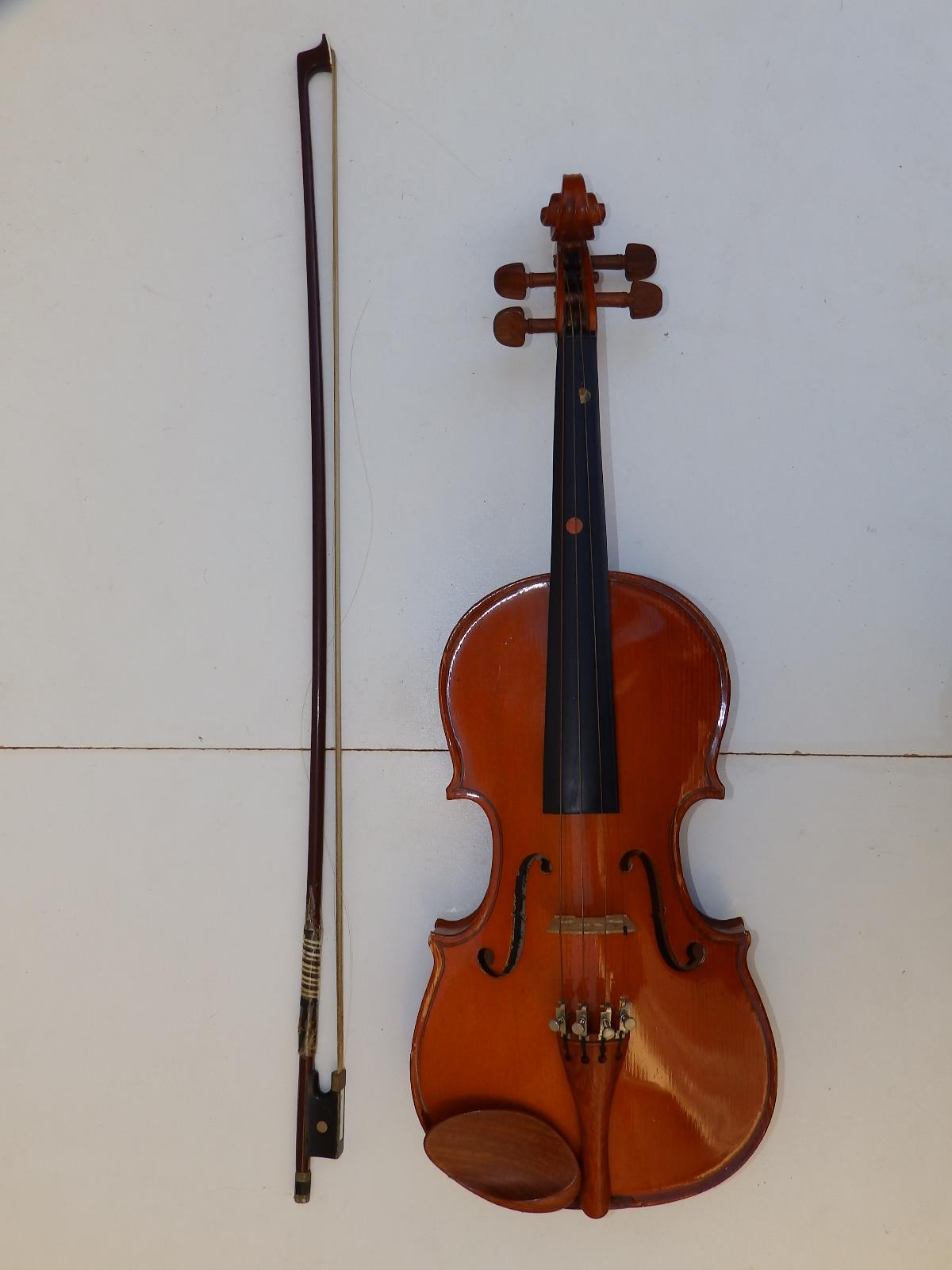 A modern Chinese Stentor 'Student's Violin' with two piece 12.5" back. - Image 2 of 5