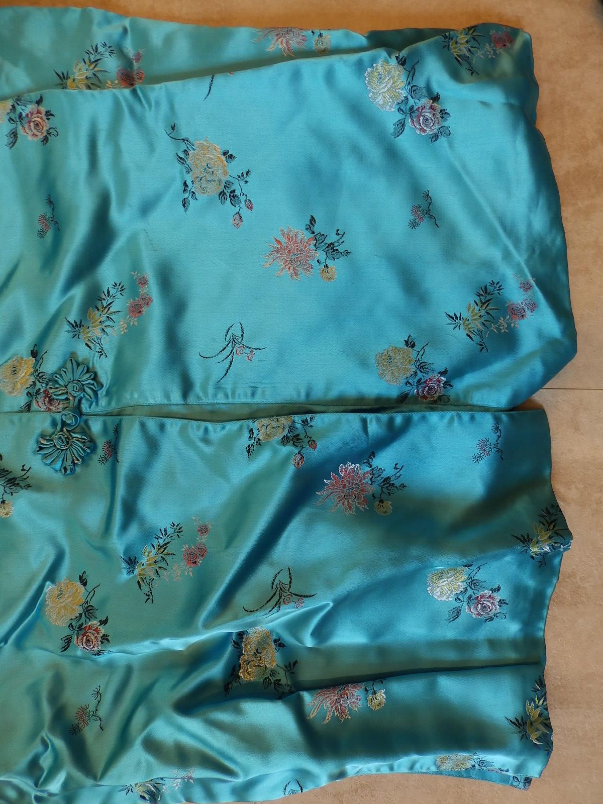 A mid 20thC Chinese silk satin turquoise brocade jacket. - Image 4 of 7