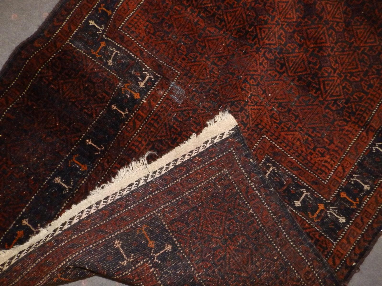 An old prayer rug, the field decorated with detailed geometric pattern in black & brown, cream - Image 5 of 5