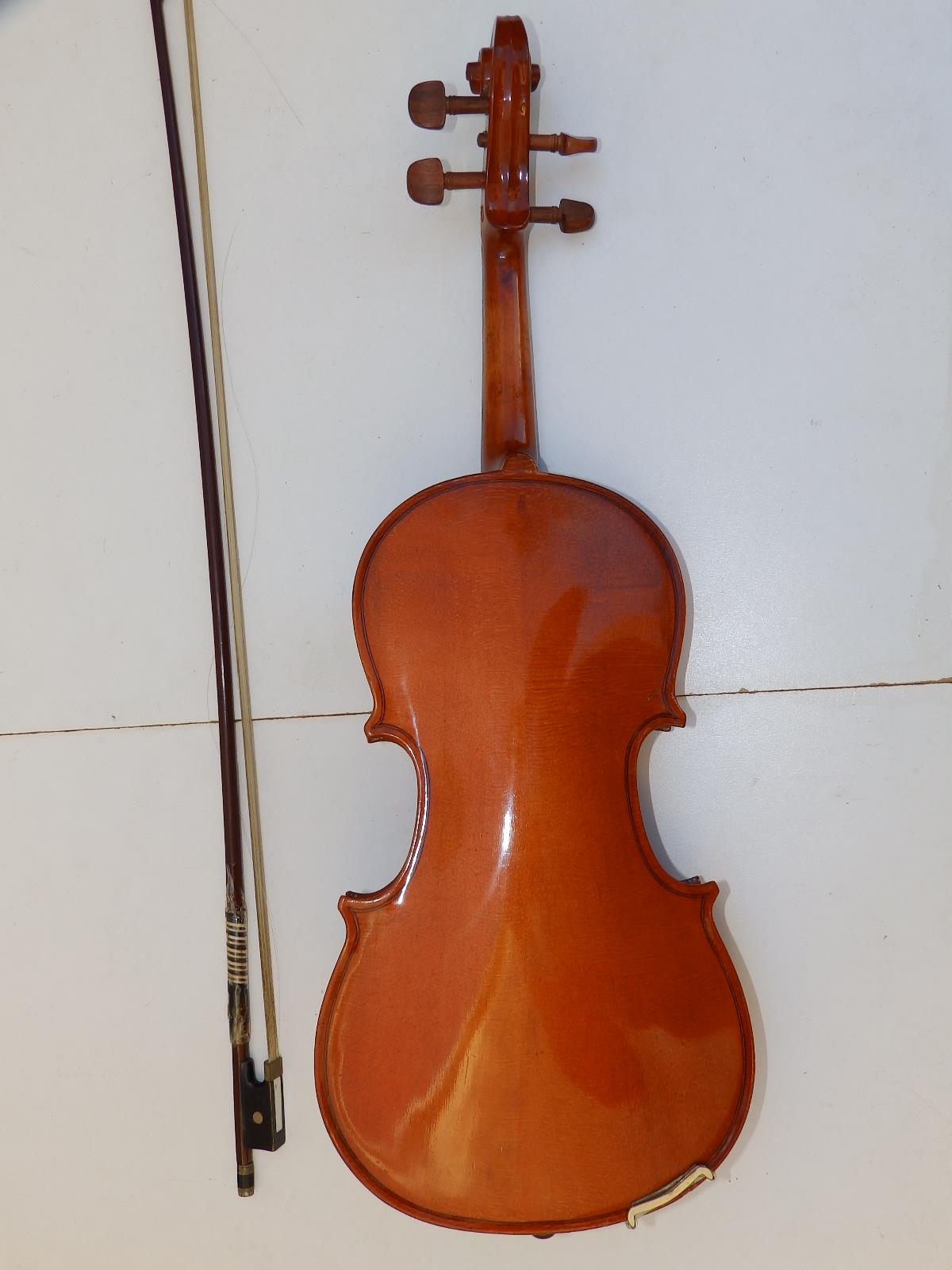 A modern Chinese Stentor 'Student's Violin' with two piece 12.5" back. - Image 3 of 5