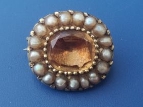 A small late Victorian citrine & pearl set cluster brooch, 18mm across.