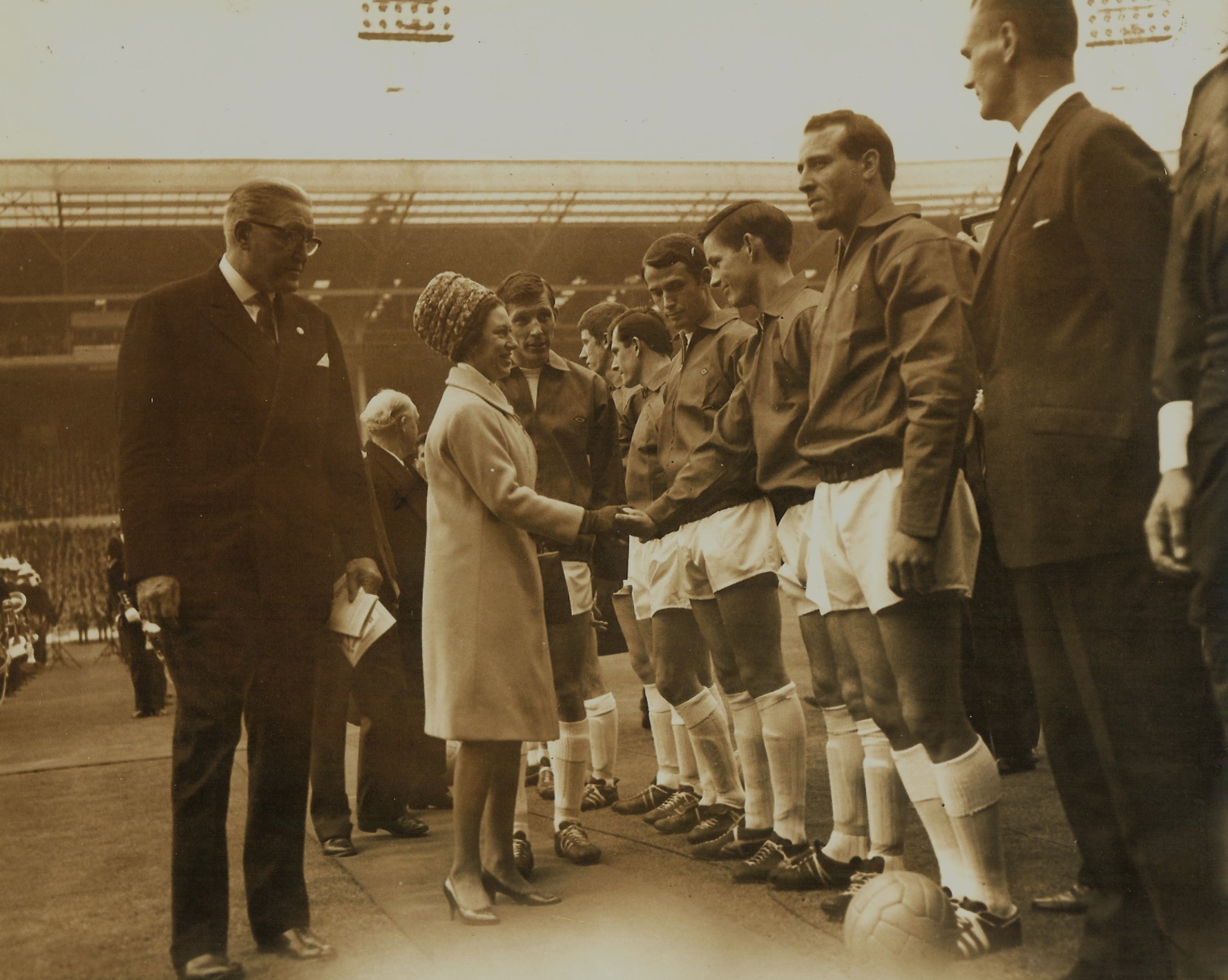 1966 F.A. CUP FINAL PRINCESS MARGARET & SHEFFIELD WEDNESDAY ORIGINAL PRESS PHOTO.