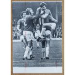 1975/76 WOLVERHAMPTON WANDERERS V EVERTON ORIGINAL PRESS PHOTO.