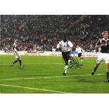 ENGLAND - EMILE HESKEY AUTOGRAPHED PHOTO