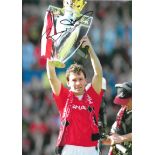 MANCHESTER UNITED - BRYAN ROBSON AUTOGRAPHED PHOTO