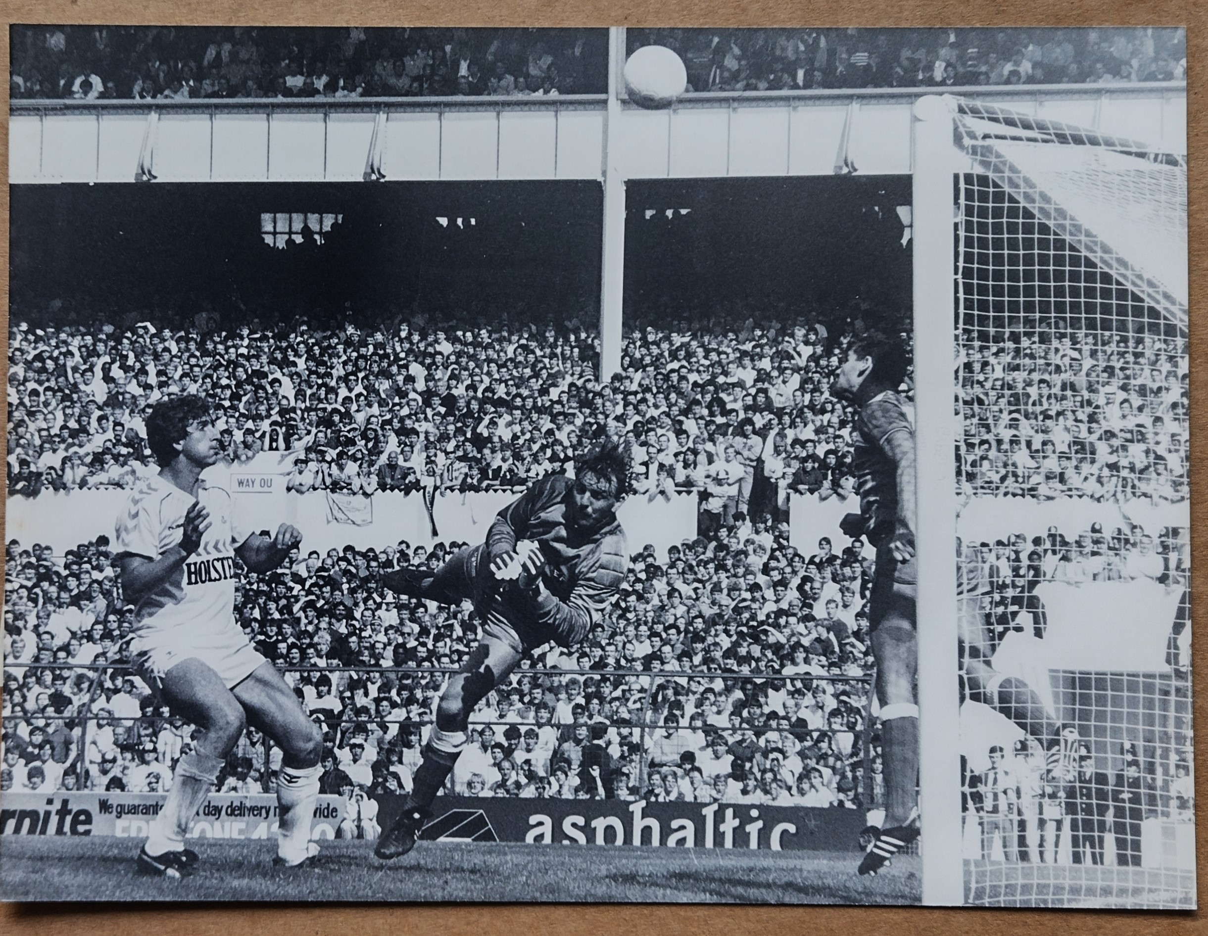 1985/86 TOTTENHAM HOTSPUR V EVERTON PRESS PHOTO