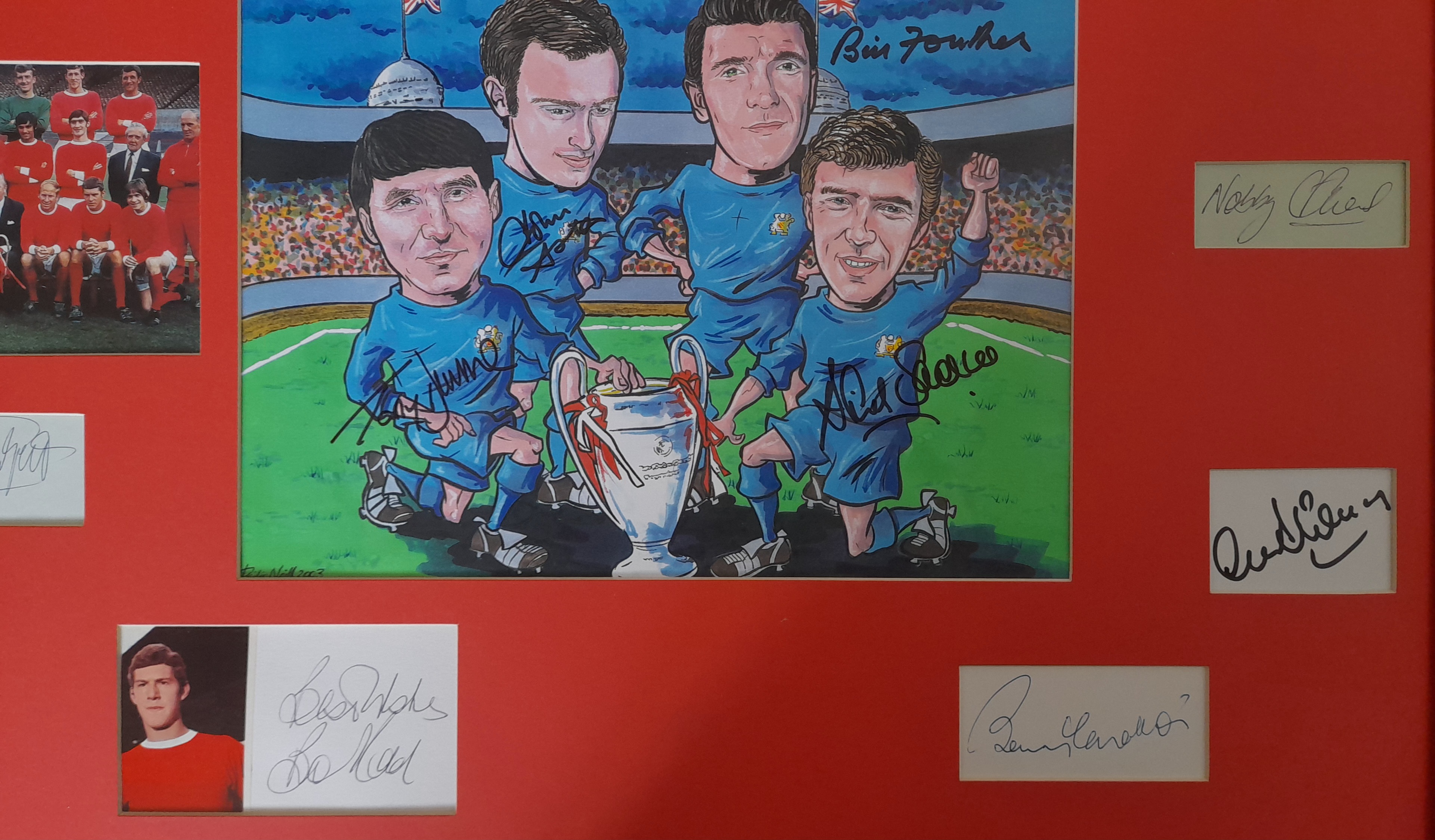 MANCHESTER UNITED 1968 EUROPEAN CUP WINNERS AUTOGRAPHED DISPLAY - Image 2 of 6