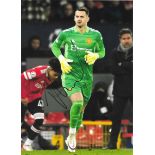 MANCHESTER UNITED - TOM HEATON AUTOGRAPHED PHOTO