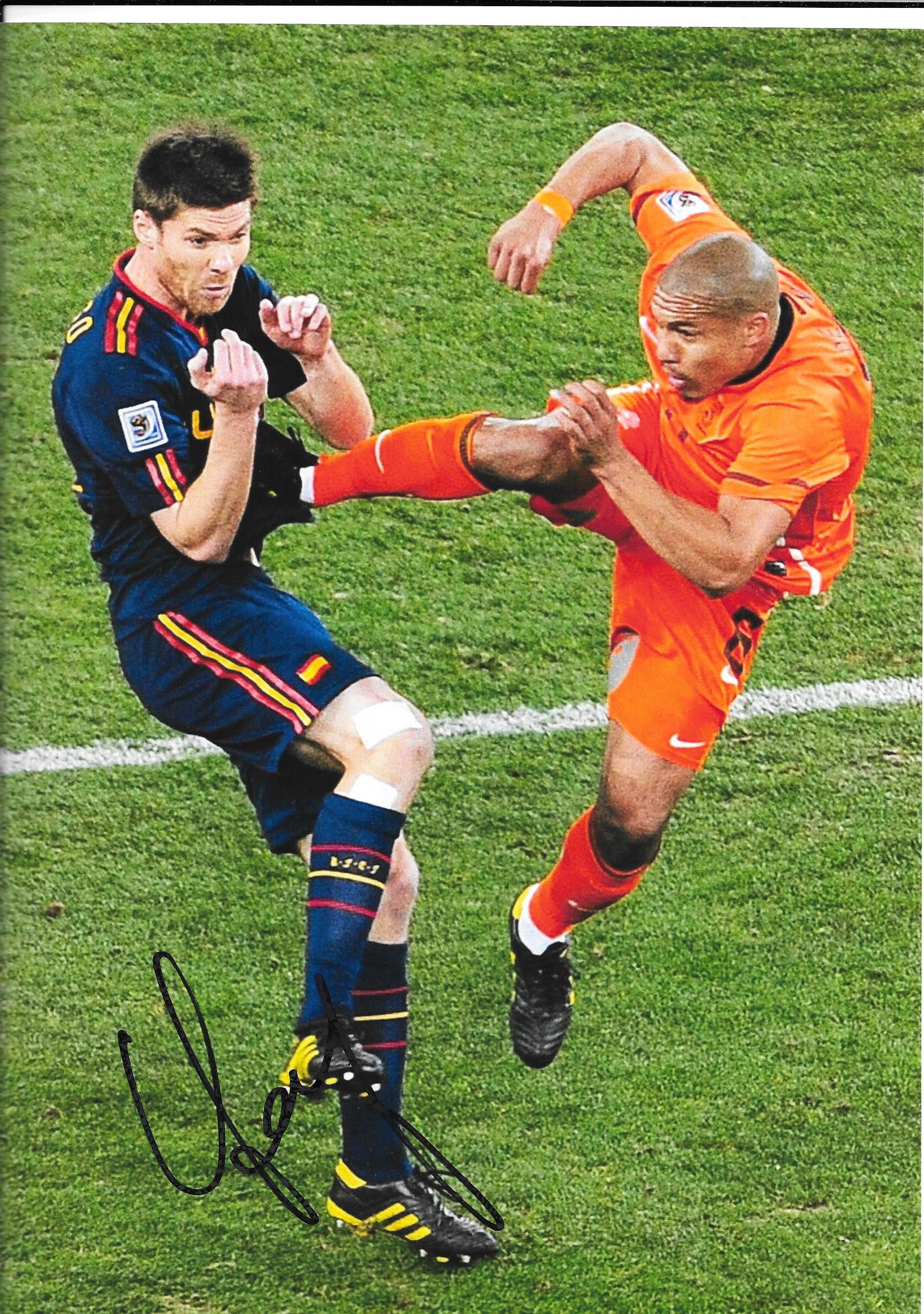 HOLLAND - NIGEL DE JONG AUTOGRAPHED PHOTO