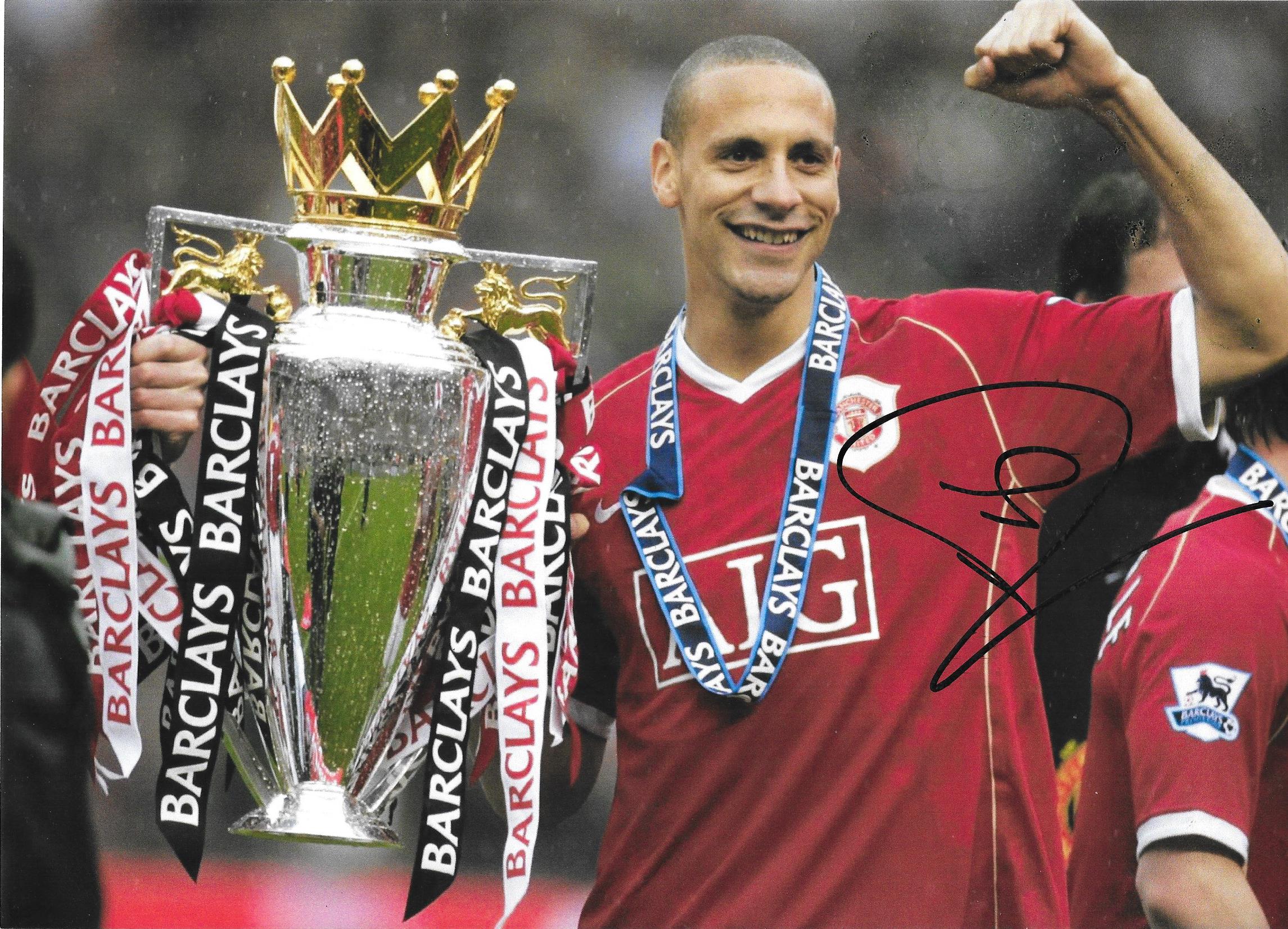 MANCHESTER UNITED - RIO FERDINAND AUTOGRAPHED PHOTO