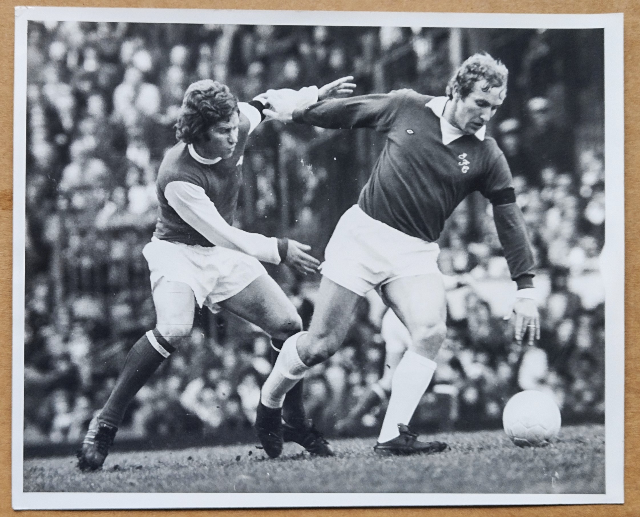 1974/75 ARSENAL V EVERTON ORIGINAL PRESS PHOTO ALAN BALL & DAVE CLEMENTS