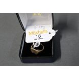 9 ct gold double heart signet ring, weight 3 grams,