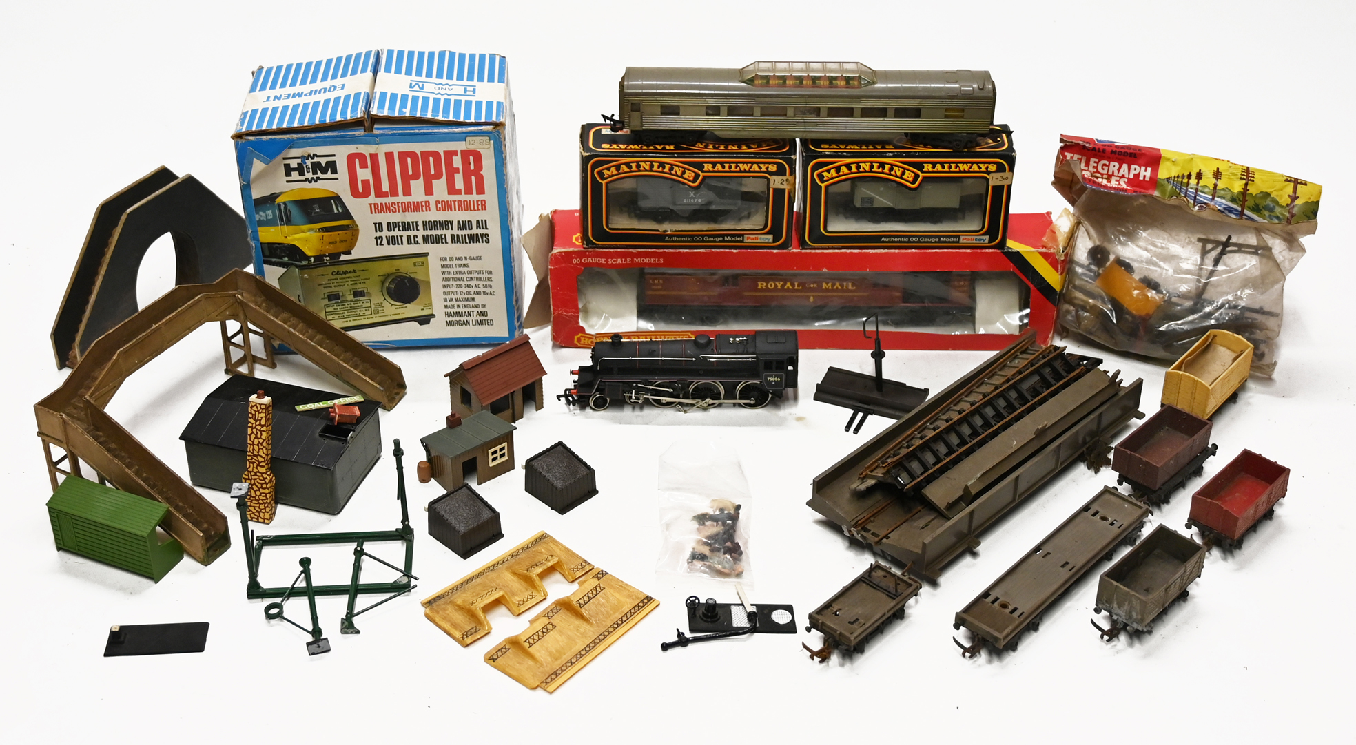 Collection of 00 gauge railway items, wagons, coaches,