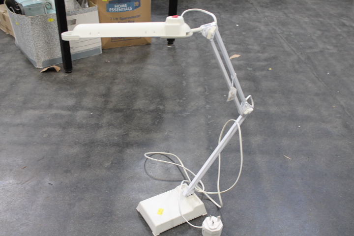 Anglepoise style desk lamp