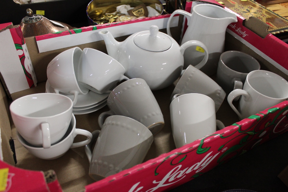 Box of oversized white and grey teapot, mugs,