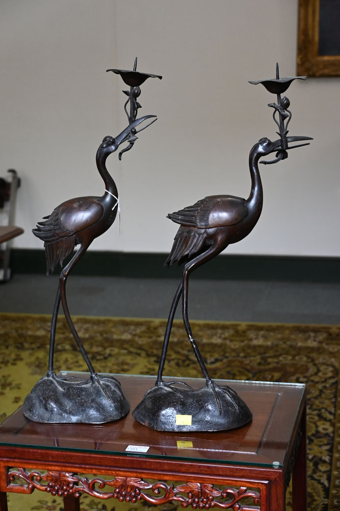 A pair of Japanese bronze crane candle holders. Height 62 cm. - Image 3 of 8