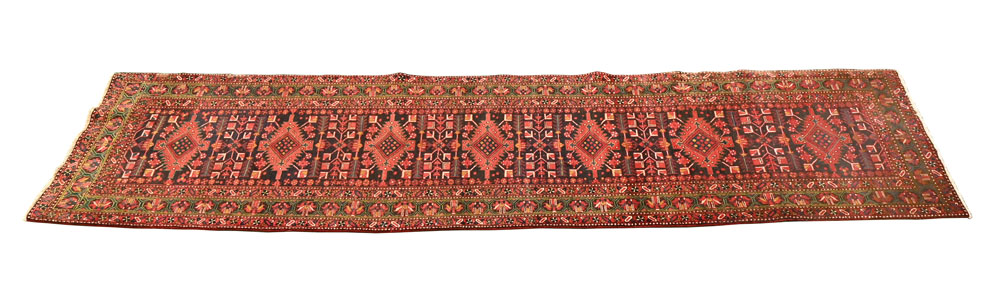 A hand knotted early 20th century Persian Heriz carpet, 4.45 m x 1.10 m (see illustration).