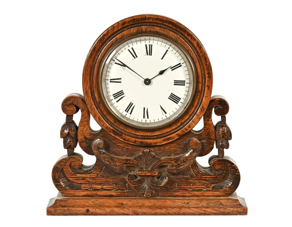 An Edwardian oak cased mantle clock, with single train movement complete with key.