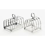 Two 20th century silver toast racks, the first 11.5 cm long, the second 8 cm long.