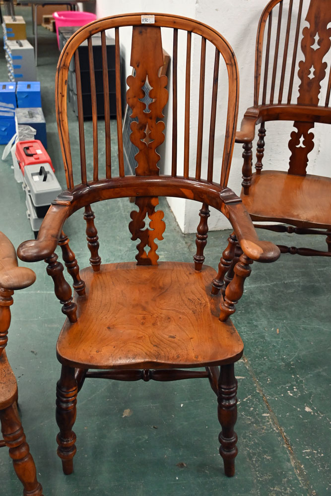 A good matched set of six 19th century yew wood broad arm Windsor chairs, with ash and elm seats. - Image 5 of 7