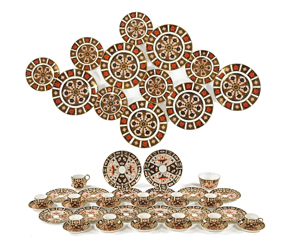 A collection of Royal Crown Derby china plates with pattern 1128, comprising 6 side plates 21.