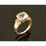 A 14 ct gold quartz set dress ring, Size Q.