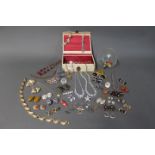 Jewellery box of rings, necklaces, brooches, etc.