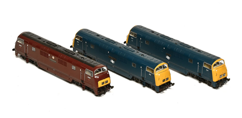 Three Bachmann 00 gauge diesel locomotives, D828 Magnificent,