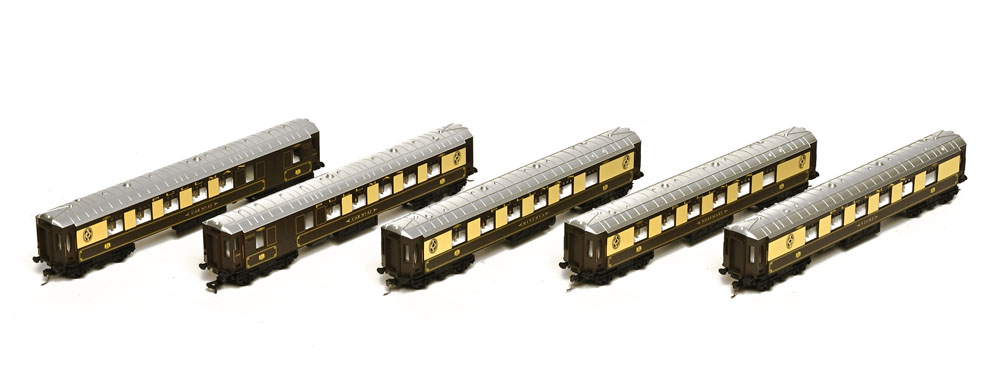 Five Hornby 00 gauge Pullman coaches, car No:62, car No:65, Minerva,