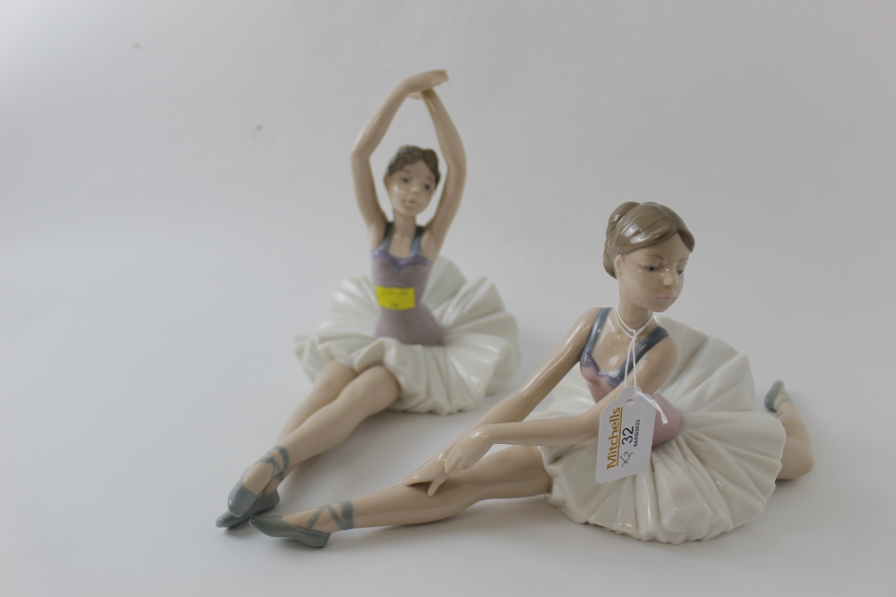 Two Nao ballerinas